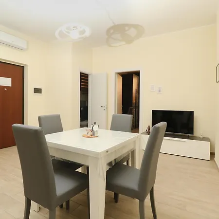 Like Apartment *